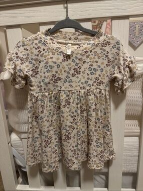 Rylee + Cru Cream Floral Ruffle-Sleeve Top